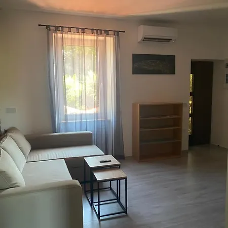 Sandra's House * איזולה